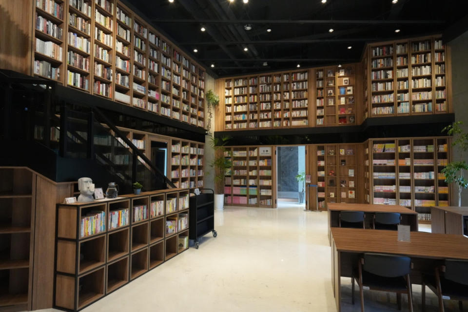 拾本書堂被譽為媲美韓國星空圖書館，四萬多本藏書全是募集而來。