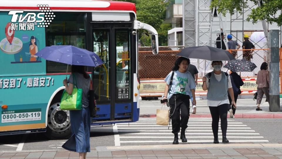 行人、車輛，都該相互尊重。（圖／TVBS資料畫面）