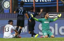 Inter Milan's Pablo Daniel Osvaldo (2nd R) celebrates after scoring against Sassuolo during their Italian Serie A soccer match at San Siro stadium in Milan, September 14, 2014. REUTERS/Stefano Rellandini