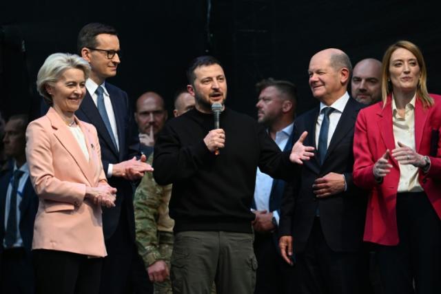 Berlin und Kiew haben beim Staatsbesuch des ukrainischen Präsidenten Wolodymyr Selenskyj in Deutschland ein Zeichen der Geschlossenheit gesetzt. Am Nachmittag wurde er in Aachen mit dem Karlspreis geehrt.
