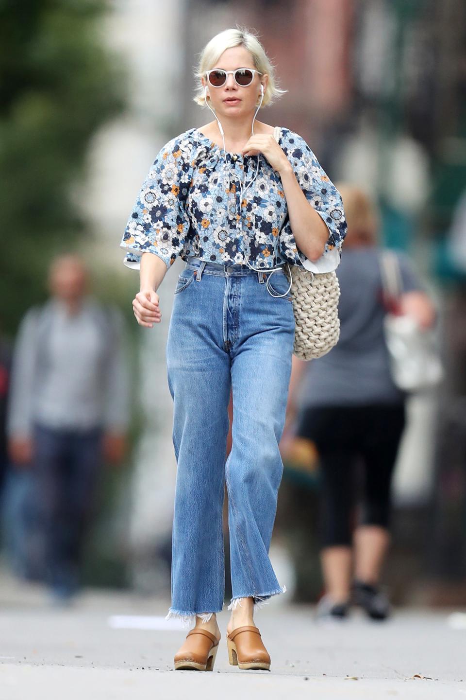 Michelle Williams blends in with the crowd on Wednesday during an outing in Brooklyn, New York.