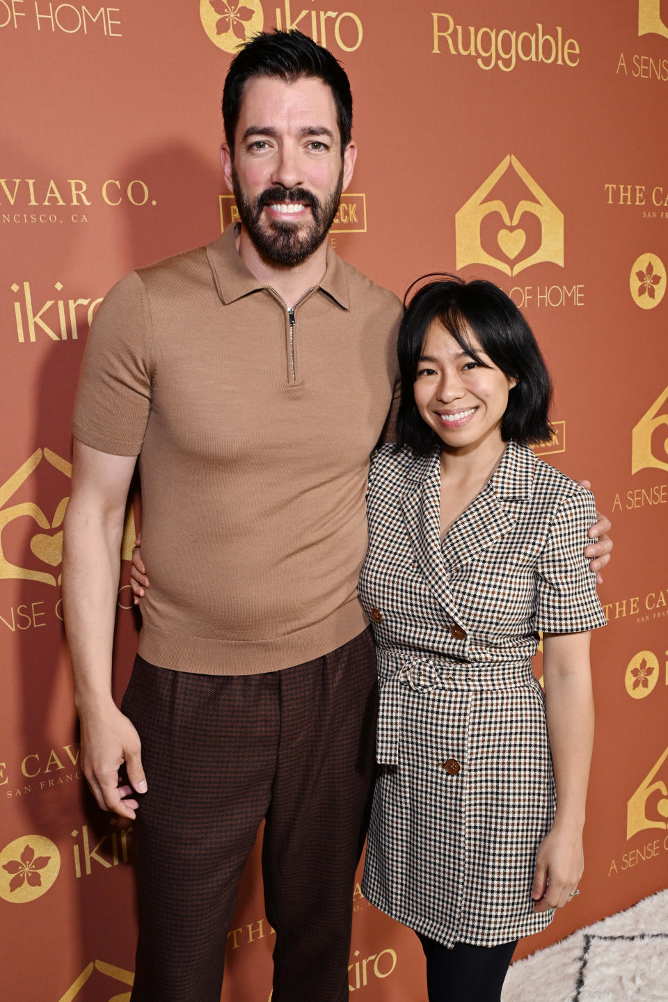 LOS ANGELES, CALIFORNIA - OCTOBER 21: (L-R) Drew Scott and   Linda Phan attendA Sense of Home Gala 2023 at Private Residence on October 21, 2023 in Los Angeles, California. (Photo by Michael Kovac/Getty Images for A Sense of Home)