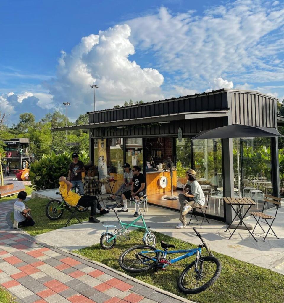 The Cool Cat Ice Cream - Store front