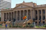 <p>In der ganzen Welt stehen die Flaggen auf Halbmast – auch in Colombo, der Hauptstadt von Sri Lanka. Das Land war von 1815 bis 1947 britische Kolonie. (Bild: Getty Images)</p> 