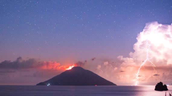 義大利西西里附近兩個浪漫島嶼。（圖／翻攝自推特）