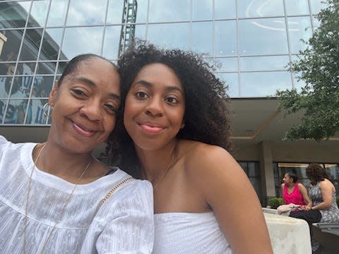 Oklahoma State track athlete Sanye Ford poses with her mom, Rhonda. Later this year, Sanye will donate her kidney as part of a paired donation so that her mom will receive a new kidney. Rhonda has Stage IV kidney disease.