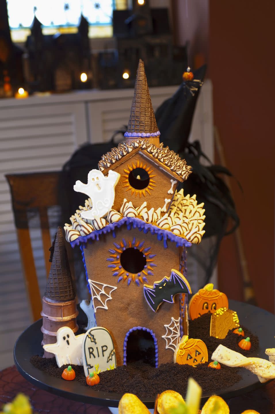 Haunted Gingerbread House Decorating Party