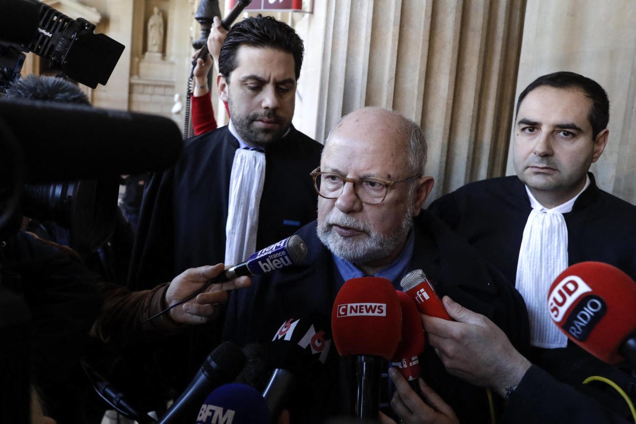 Samuel Sandler ici avec ses avocats lors du procès d’Abdelkader Merah est mort à 77 ans.