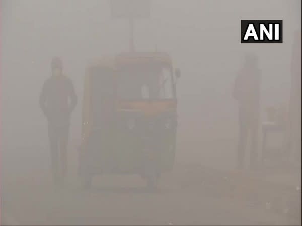 Foggy visuals from  Sarai Kale Khan. (Photo/ANI)