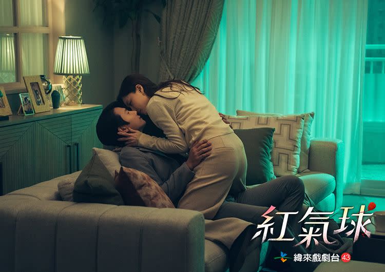 李尚禹（左）在《紅氣球》和徐智慧（右）有多場激情吻戲。 （圖／緯來戲劇提供）