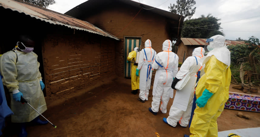 2019年剛果就曾發生過伊波拉病毒疫情，圖為當時貝尼市確診死者家中清消狀況。（圖／達志／路透社）