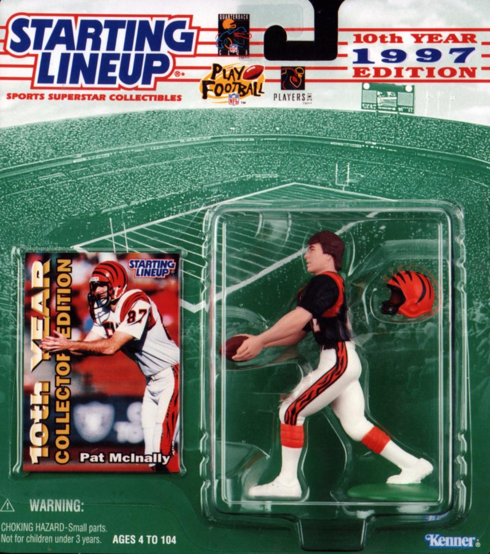 Starting Lineup Cincinnati Bengal Pat McInally 10th year 1997 edition figurine.