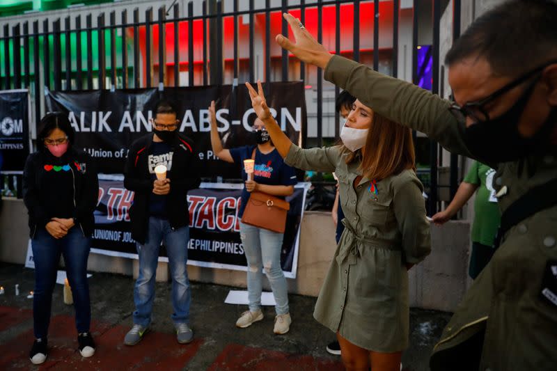 FILE PHOTO: ABS-CBN broadcast network employees gather as Philippine congress finalizes decision on franchise renewal