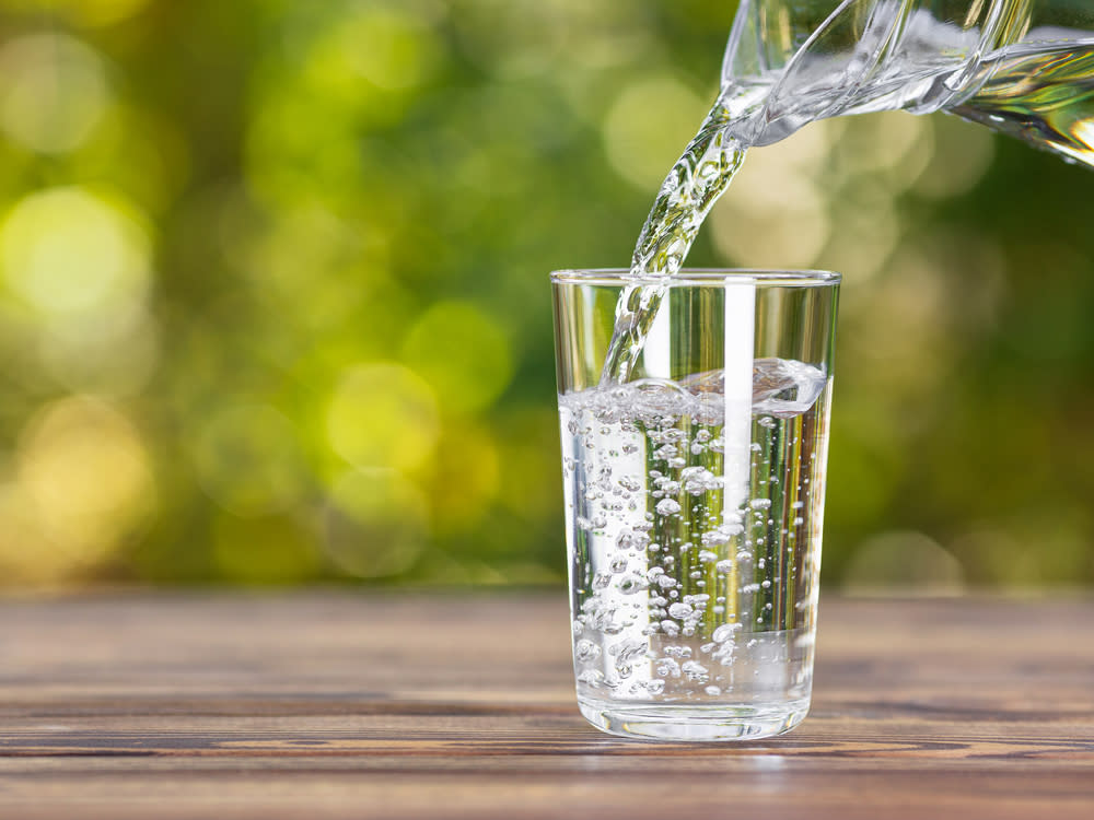 Es ist der ultimative Durstlöscher. Doch Wasser ist nicht gleich Wasser (Bild: Alter-ego/ Shutterstock.com)