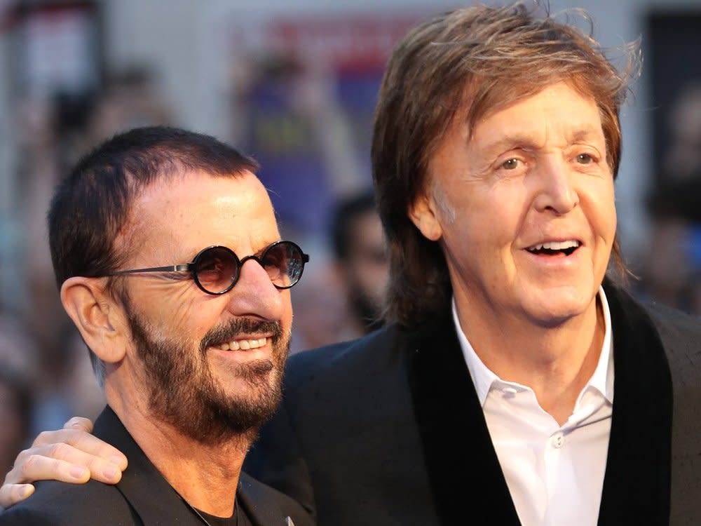 Ringo Starr (li.) und Paul McCartney haben einen bisher unveröffentlichten Beatles-Song fertiggestellt. (Bild: imago images/i Images)