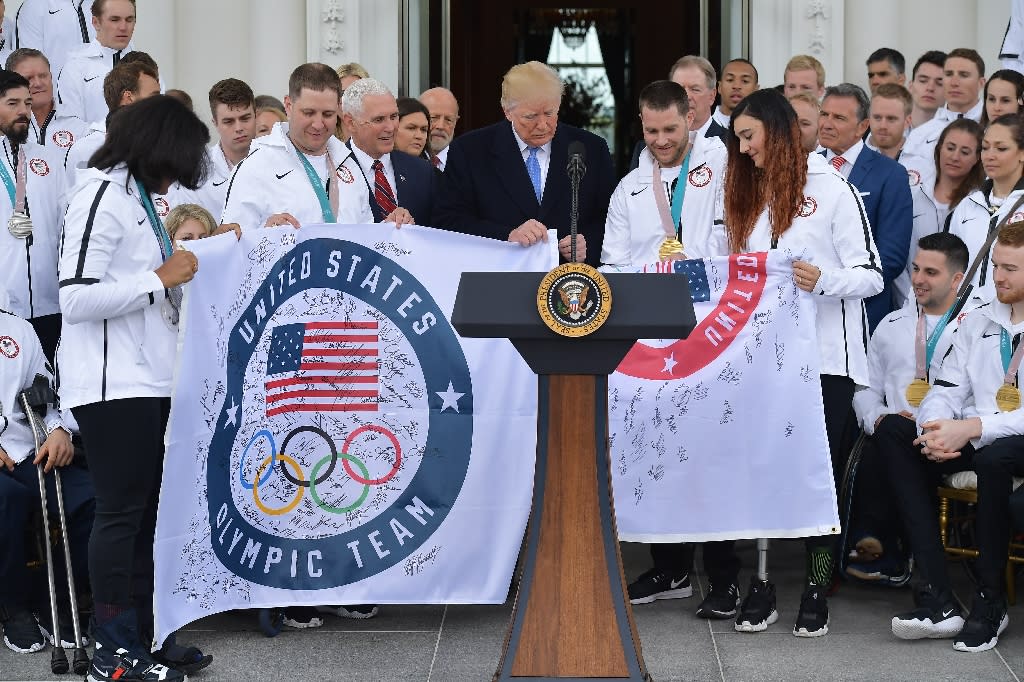 Miembros de los equipos Olímpicos y Paralímpicos de los Estados Unidos presentes en la Casa Blanca. (Foto: AFP)