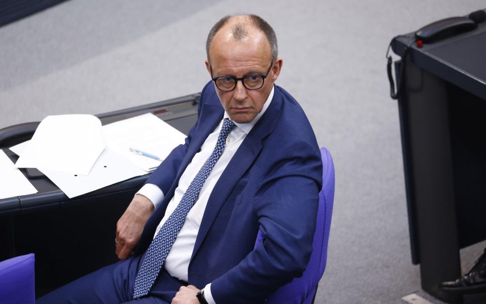 Zwischenzeitlich hatte Friedrich Merz das Politgeschäft hinter sich gelassen. Nun strebt der Oppositionsführer die Rückkehr in Regierungsverantwortung an. (Bild: Getty Images / Michele Tantussi)