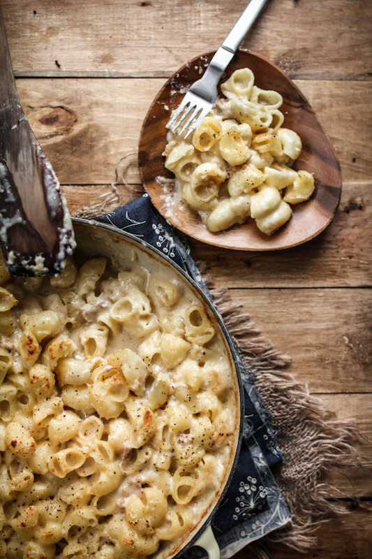 <strong>Get the <a href="http://www.adventures-in-cooking.com/2013/02/apple-sauce-mac-cheese-with-apple.html" target="_blank">Apple Sauce Mac and Cheese with Apple Sausage recipe</a> from Adventures in Cooking</strong>