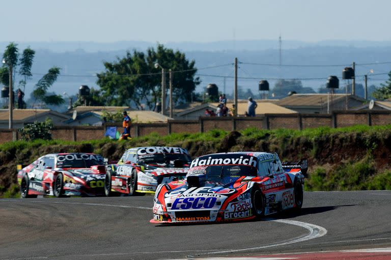 En el comienzo, con velocidad pura, Mariano Werner lideró perseguido por el campeón defensor Manu Urcera (Torino) y Gastón Mazzacane (Chevrolet)