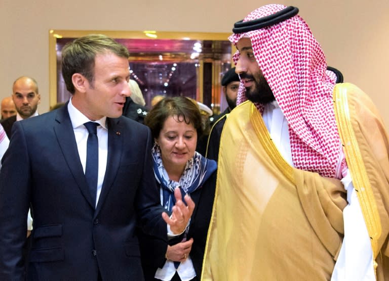 Saudi Crown Prince Mohammed bin Salman (R) welcomes French President Emmanuel Macron in the capital Riyadh, in a picture provided by the Saudi Royal Palace on November 9, 2017