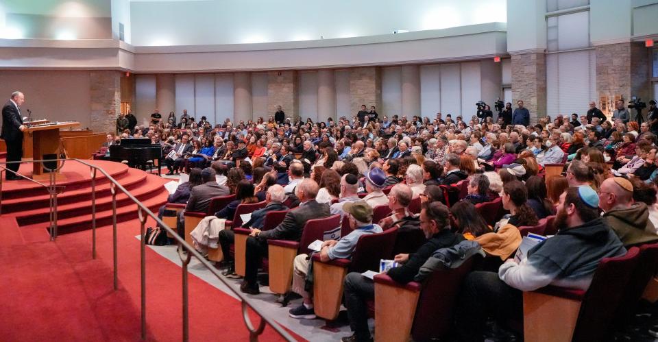 A crowd of 1,000 people gathered to support Israel Monday, Oct. 9, 2023, at Congregation Shalom in Fox Point.