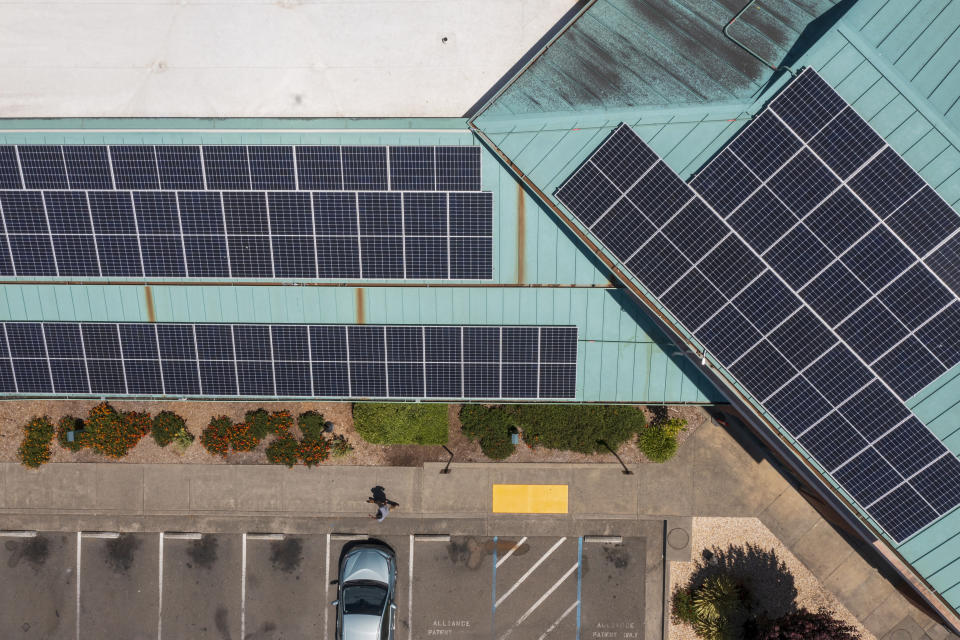 Solar panels mounted on the roof of Alliance Medical Center are shown on Wednesday, May 29, 2024 in Healdsburg, Calif.. In May, the medical center — which serves 13,000 patients per year, mostly underinsured and uninsured essential workers who labor in the wine country’s fields, hotels and restaurants — turned on a new rooftop solar and battery storage system. (AP Photo/Nic Coury)