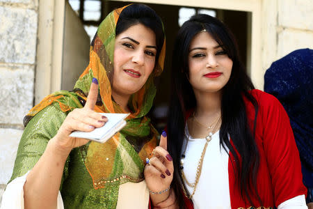 Kurdish women show their ink-stained fingers during Kurds independence referendum in Kirkuk, Iraq September 25, 2017. REUTERS/Thaier Al-Sudani