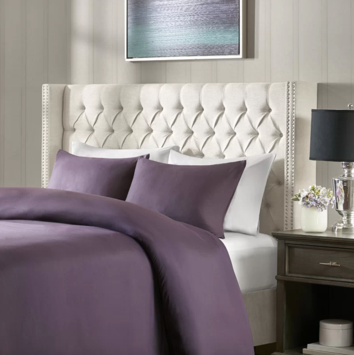 Tufted upholstered bed