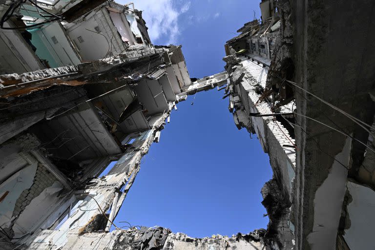 El edificio del gobierno regional en la ciudad de Mykolaiv, destruido a principios de junio. (Photo by Genya SAVILOV / AFP)