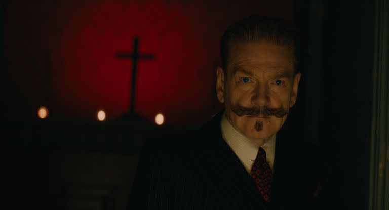 Kenneth Branagh como Hercule Poirot en Cacería en Venecia, film que también dirigió y que llega este jueves a las salas locales