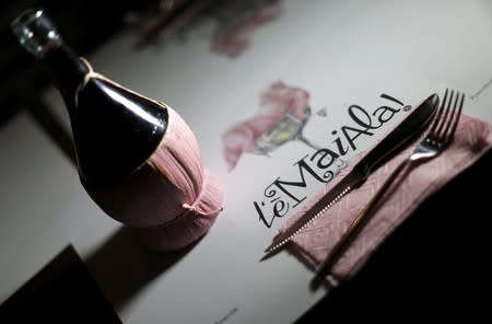 A set-up table is seen at the "l'e'Maiala" (The Pig) restaurant in Florence in this October 6, 2012 file photo. REUTERS/Alessandro Bianchi/Files