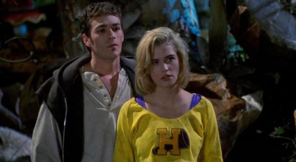 <p>Luke Perry nunca pudo hacer olvidar a Dylan McKay, aunque no dejó de intentarlo. Protagonizó, por ejemplo, junto a Kristy Swanson ‘Buffy, la cazavampiros’ (‘Buffy the Vampire Slayer’, 1992), la película que después daría lugar a la famosa serie. (Foto: 20th Century Fox). </p>