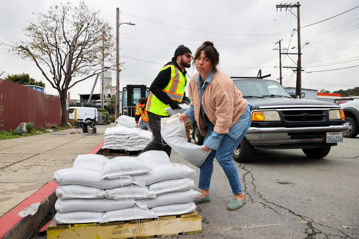 San Franciscans get sandbags ahead of Wednesday's rainstorm.