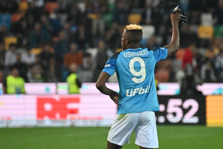 Victor Osimhen, máximo anotador de Napoli, anotó el gol del empate a los 52 minutos al aprovechar un rebote