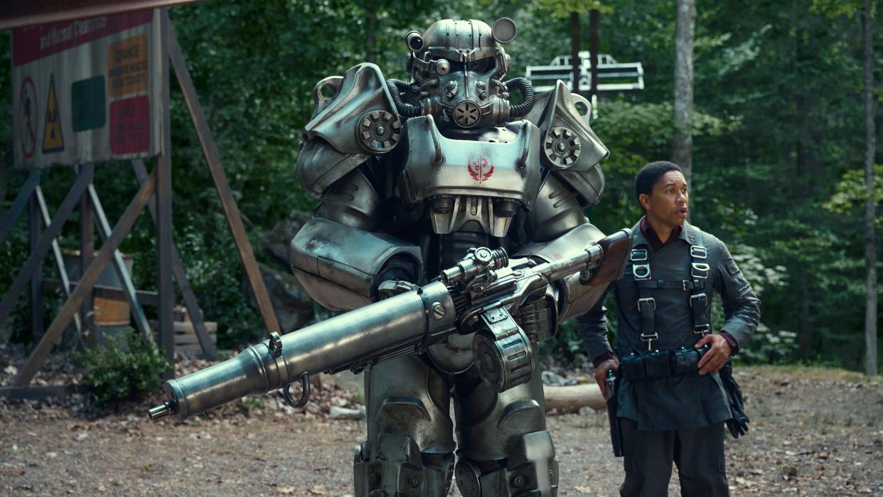  A Brotherhood of Steel warrior in Power Armor with Maximus (Aaron Moten) stood next to it in the Fallout TV show. 