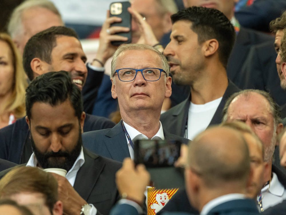 Günther Jauch mit Popcorn beim EM-Spiel der deutschen Fußballnationalmannschaft am Mittwoch in Stuttgart. (Bild: IMAGO/Eibner)