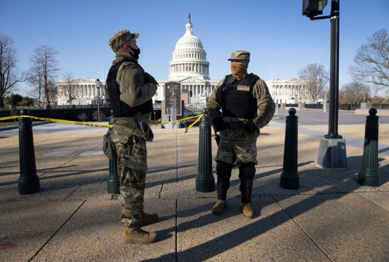 Des membres de la Garde nationale devant le Capitole le 7 janvier 2021, au lendemain de l'invasion du bâtiment par des partisans de Donald Trump - JOHN MOORE © 2019 AFP