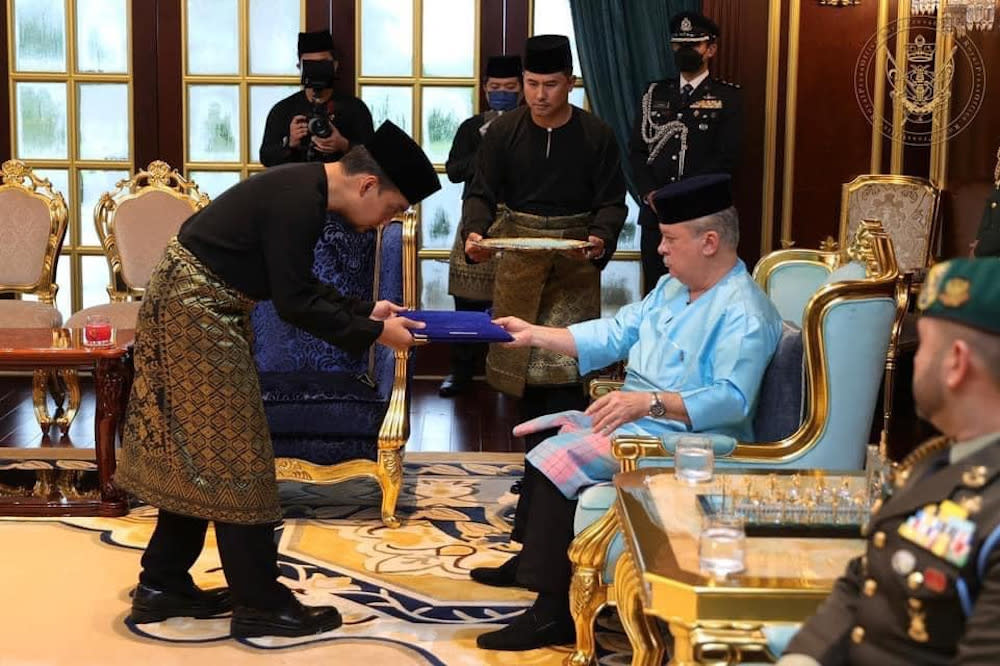 Newly-minted Johor Mentri Besar Datuk Onn Hafiz Ghazi receiving his letter of appointment from Johor Ruler Sultan Ibrahim Sultan Iskandar at the swearing-in ceremony at Istana Bukit Serene March 15, 2022. — Picture courtesy of the Johor Royal Press Office (RPO)