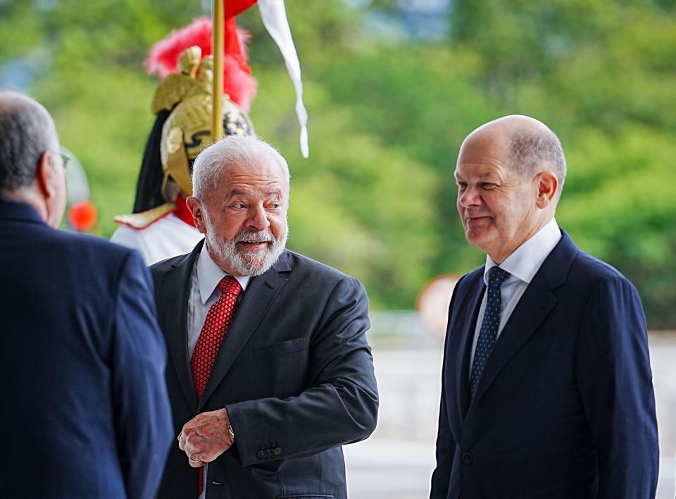 Bundeskanzler Olaf Scholz mit Barsiliens neuem Präsidenten Luiz Inácio Lula da Silva am Montag in Brasilia. - Copyright: picture alliance/dpa/Kay Nietfeld