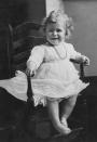 Terminamos con este retrato de la reina de Inglaterra cuando tenía un año. (Foto: Picture Post / Getty Images)