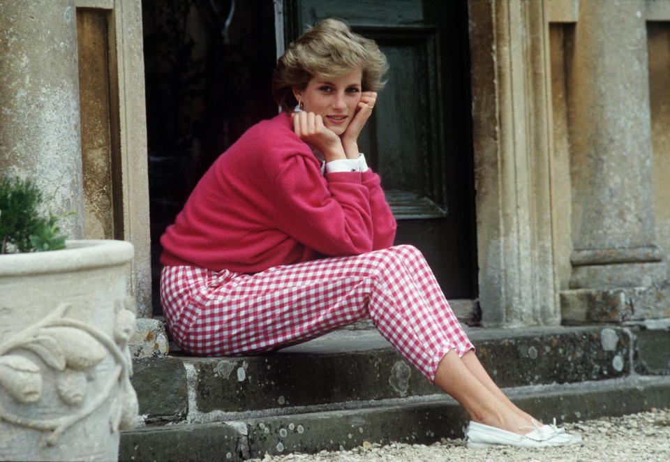 TETBURY, UNITED KINGDOM - JULY 18:  Princess Diana Resting Her Head In Her Hands Whilst Sitting On The Steps Of Her Home At Highgrove, Gloucestershire.  (Photo by Tim Graham Photo Library via Getty Images)