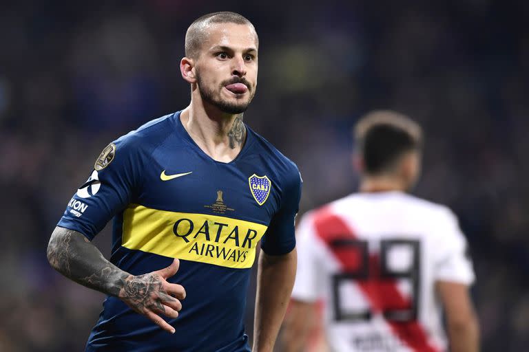 Dario Benedetto de Boca Juniors celebra después de anotar contra River Plate durante el partido de vuelta de su final argentina de la Copa Libertadores, en el estadio Santiago Bernabeu en Madrid, el 9 de diciembre de 2018