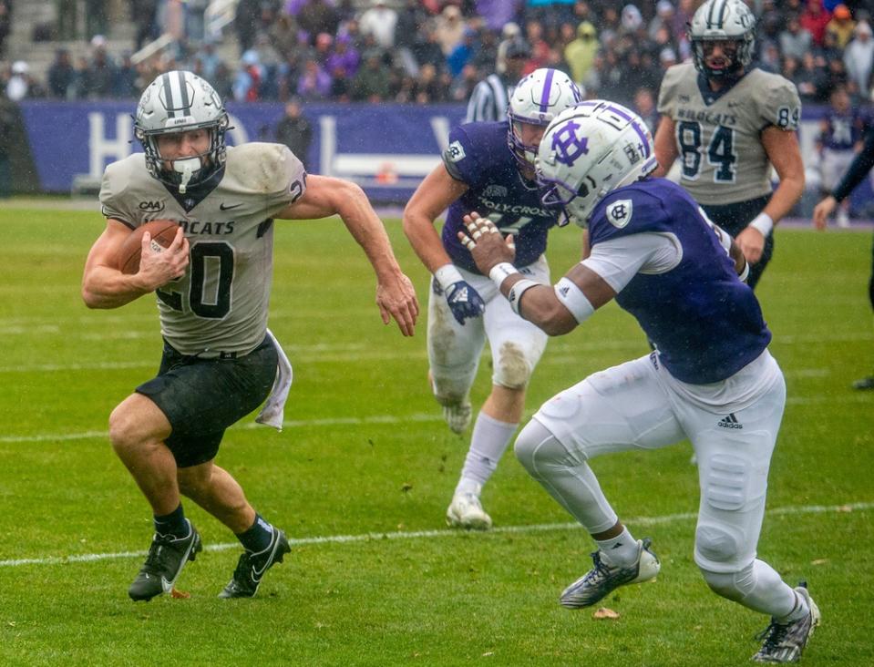 University of New Hampshire junior Dylan Laube runs against Holy Cross in the second round of the FCS playoffs, Dec. 3, 2022 in Worcester.<br>69686220007p Wor Laube
