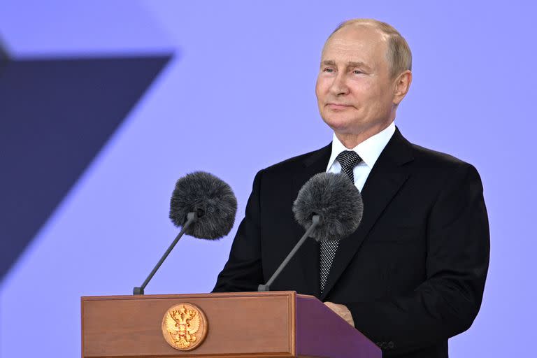 Russian President Vladimir Putin delivers a speech during the opening ceremony of the Army-2022 International Military-Technical Forum and the International Army Games 2022 at the Russian Armed Forces' Patriot Park in Kubinka, outside Moscow on August 15, 2022. (Photo by Mikhail Klimentyev / Sputnik / AFP)