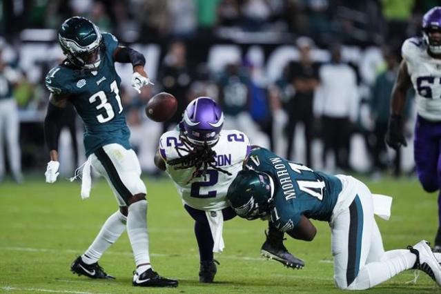 Vikings' Justin Jefferson fumbles into end zone for touchback as