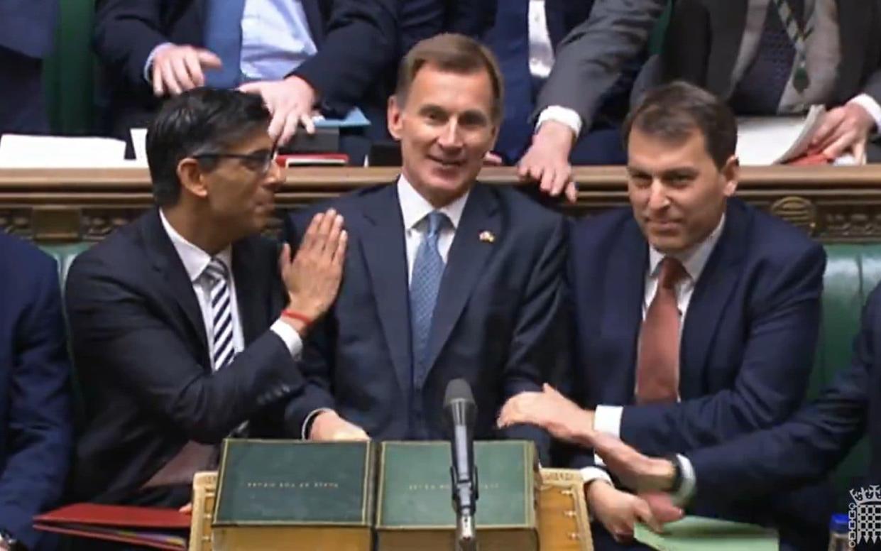 Rishi Sunak congratulates the Chancellor  after delivering his autumn statement to MPs in 2022