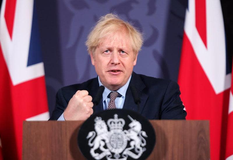 英國首相強生近日宣布英國的武肺感染者有6成都是變種病毒感染。（翻攝自強生臉書）