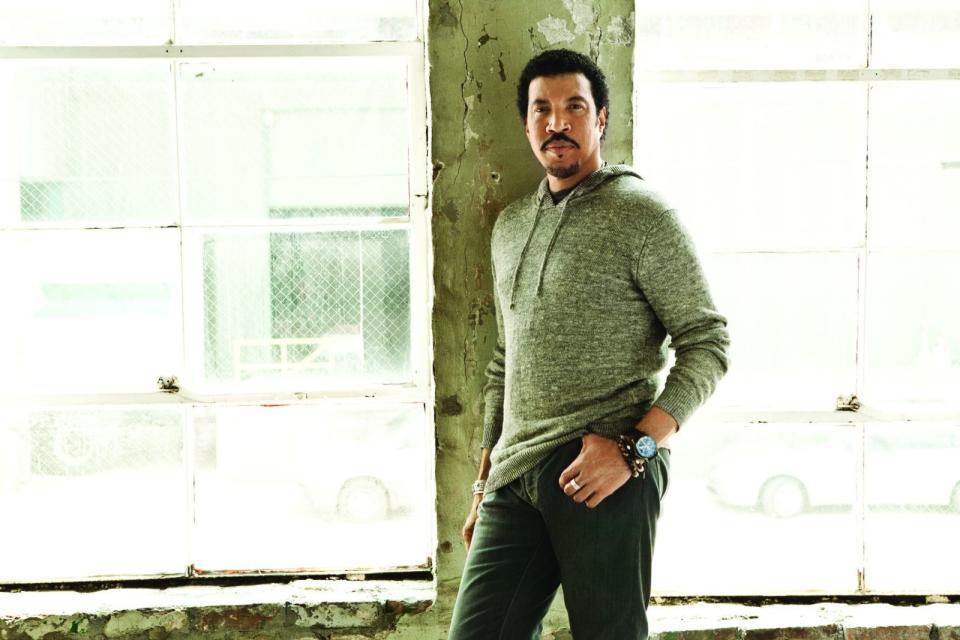 Songs wie "Hello" und "Dancing On The Ceiling" machten ihn weltbekannt: Lionel Richie. Ebenfalls berühmt, wenn auch nur für einen Moment, wurde seine Tochter ... (Bild: Universal)