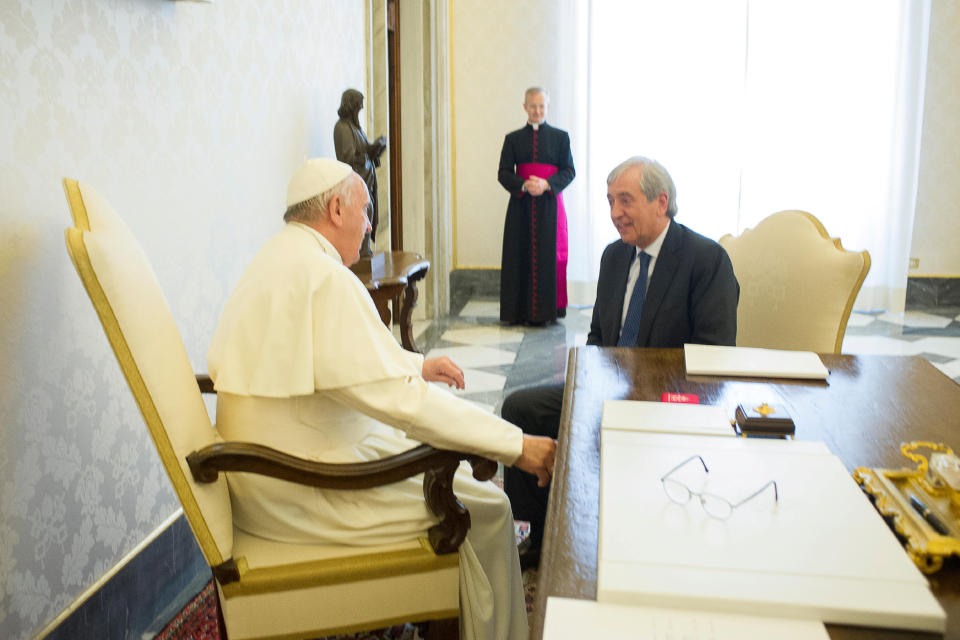 Pope Francis meets Libero Milone (R), the Vatican's auditor general, at the Vatican, April 1, 2016. Picture taken April 1 2016. Osservatore Romano/Handout via REUTERS ATTENTION EDITORS - THIS IMAGE WAS PROVIDED BY A THIRD PARTY. NO RESALES. NO ARCHIVE.