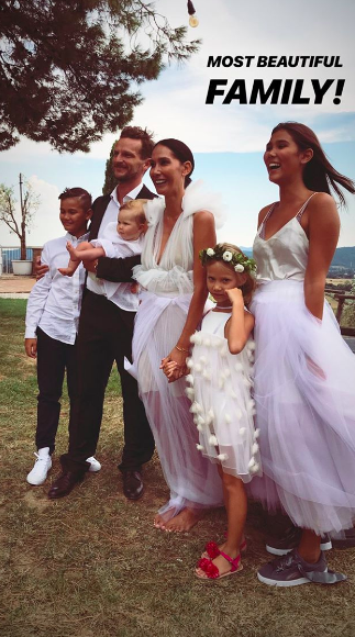 Lindy and Adam posed for the cameras with their daughter Goldie and Lindy’s three children from her previous marriage Stella, Rocco and Frankie. Source: Instagram/ Source: Instagram/annariches